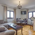 Charmante Familienvilla Fuer 14 Personen In Der Naehe Von By Interhome 度假居