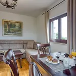 Charmante Familienvilla Fuer 14 Personen In Der Naehe Von By Interhome 度假居 *