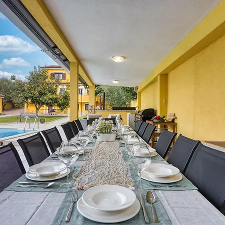 度假居 Charmante Familienvilla Fuer 14 Personen In Der Naehe Von By Interhome *