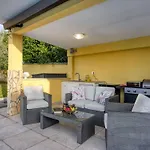 Charmante Familienvilla Fuer 14 Personen In Der Naehe Von By Interhome * Poreč
