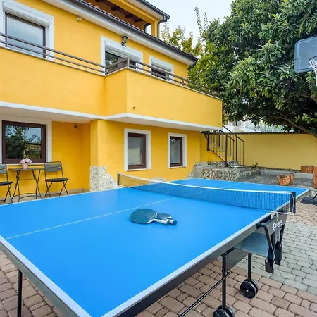 Charmante Familienvilla Fuer 14 Personen In Der Naehe Von By Interhome Tatil Evi Poreč