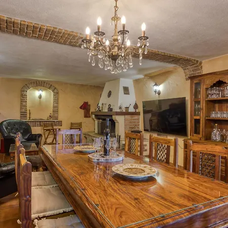 Tatil Evi Charmante Familienvilla Fuer 14 Personen In Der Naehe Von By Interhome *