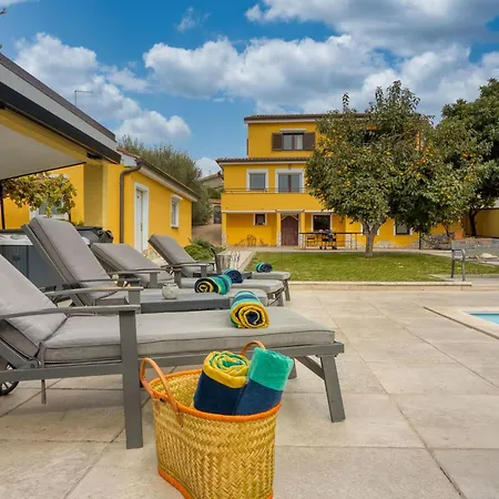 Casa vacanze Charmante Familienvilla Fuer 14 Personen In Der Naehe Von By Interhome Porec