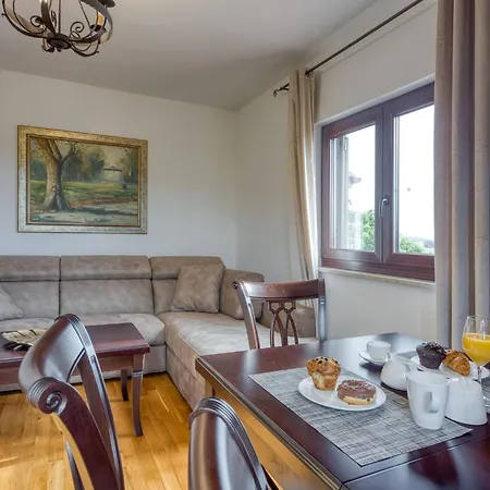 Charmante Familienvilla Fuer 14 Personen In Der Naehe Von By Interhome Casa vacanze *