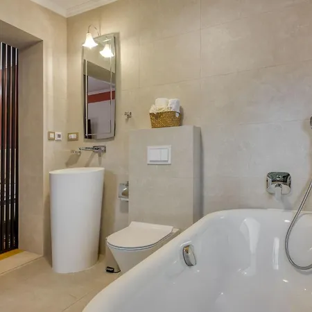 Holiday home Charmante Familienvilla Fuer 14 Personen In Der Naehe Von By Interhome Porec