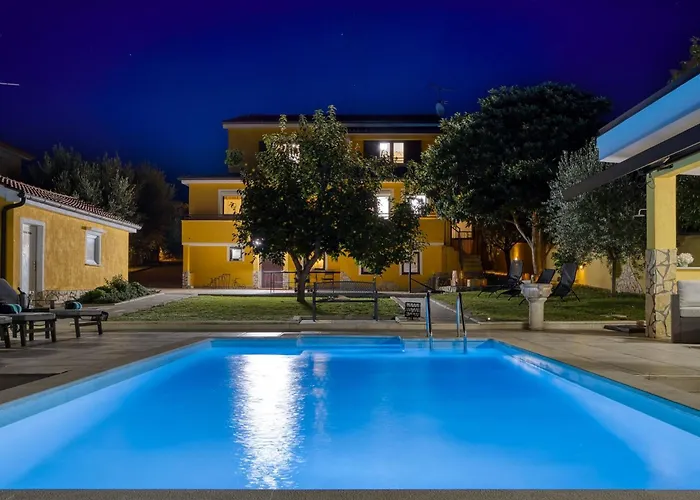 Charmante Familienvilla Fuer 14 Personen In Der Naehe Von By Interhome Casa vacanze *