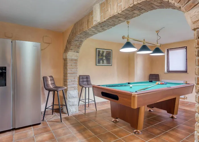 Tatil Evi Charmante Familienvilla Fuer 14 Personen In Der Naehe Von By Interhome