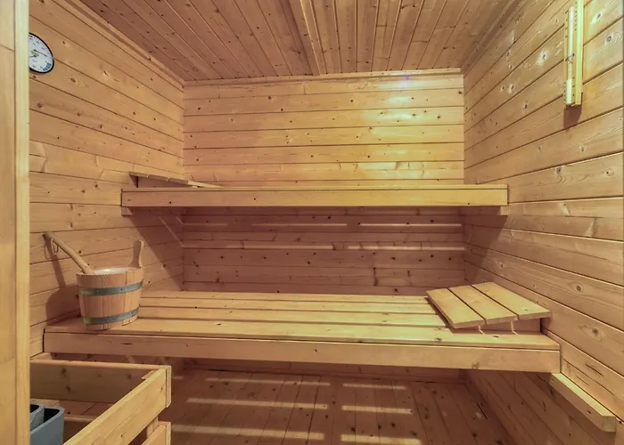 Charmante Familienvilla Fuer 14 Personen In Der Naehe Von By Interhome Tatil Evi