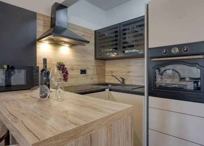 Charmante Familienvilla Fuer 14 Personen In Der Naehe Von By Interhome * Porec