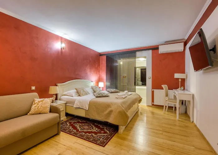 Charmante Familienvilla Fuer 14 Personen In Der Naehe Von By Interhome Tatil Evi Poreč