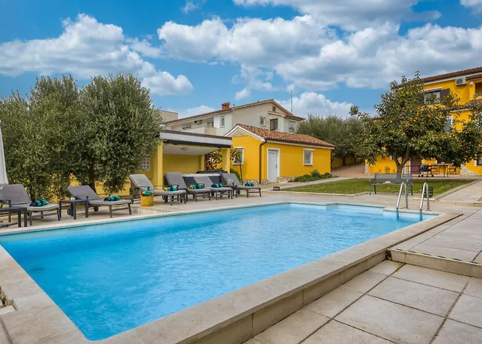 Tatil Evi Charmante Familienvilla Fuer 14 Personen In Der Naehe Von By Interhome
