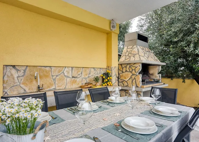 Charmante Familienvilla Fuer 14 Personen In Der Naehe Von By Interhome Porec