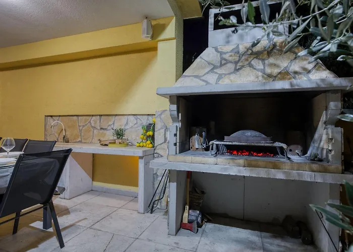 Charmante Familienvilla Fuer 14 Personen In Der Naehe Von By Interhome Porec