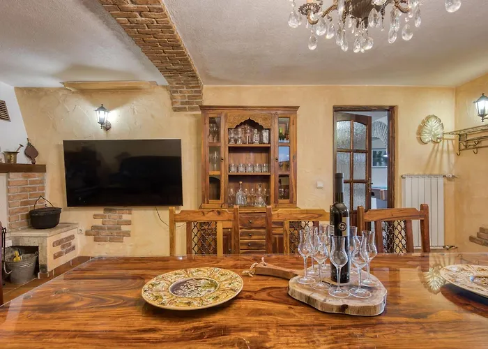 Charmante Familienvilla Fuer 14 Personen In Der Naehe Von By Interhome Porec