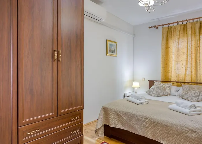 Charmante Familienvilla Fuer 14 Personen In Der Naehe Von By Interhome Porec