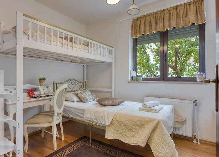 Charmante Familienvilla Fuer 14 Personen In Der Naehe Von By Interhome Tatil Evi *