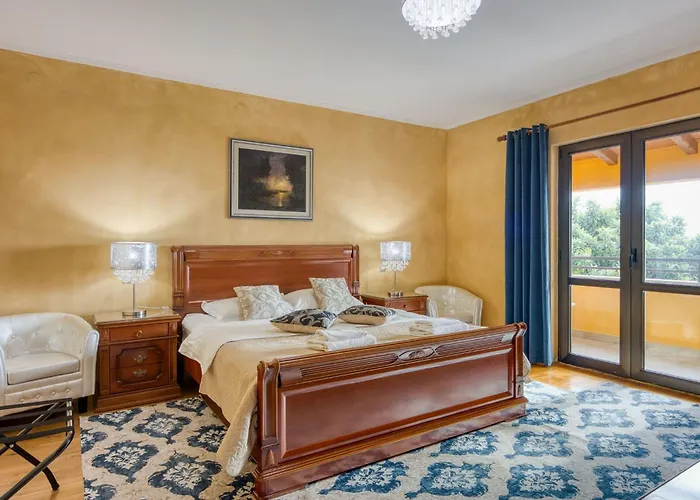 Charmante Familienvilla Fuer 14 Personen In Der Naehe Von By Interhome ポレッチ